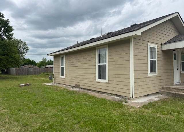 Property at 1654 N Grove Ave, Wichita, KS 67214, 2 beds, 1 bath