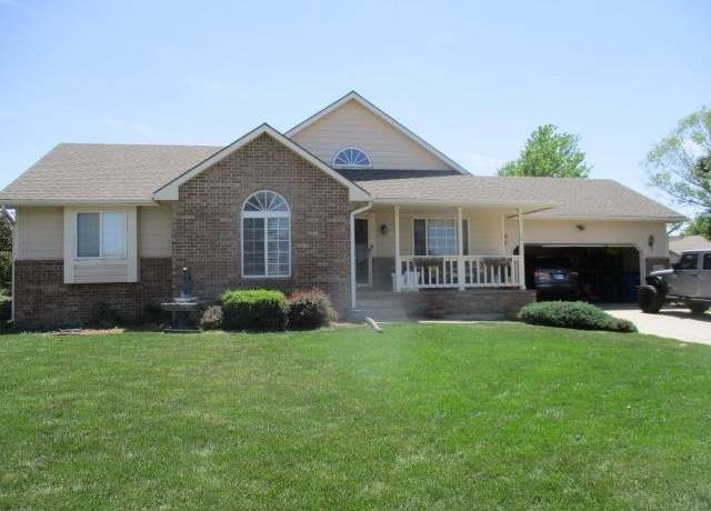 Property at 327 Victoria Rd, Newton, KS 67114, 3 beds, 3 baths