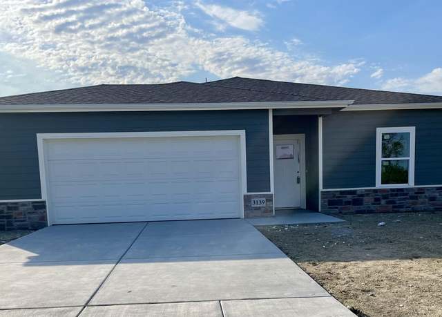Property at 3139 E Highridge Ct, Park City, KS 67219, 4 beds, 2 baths