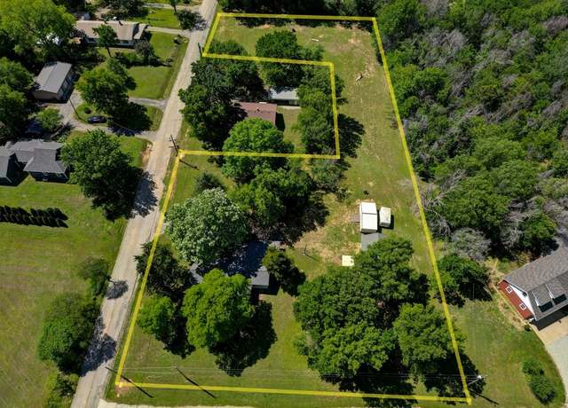 Property at 205 S Centennial Rd, Arkansas City, KS 67005, 3 beds, 2.5 baths