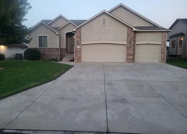 Property at 310 Springlake Ct, Newton, KS 67114, 5 beds, 3 baths