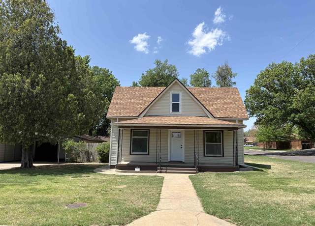 Property at 401 S New St, Pratt, KS 67124, 4 beds, 1.5 baths