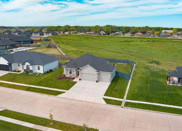 Property at 2718 Wet Stone Dr, Salina, KS 67401, 3 beds, 2 baths
