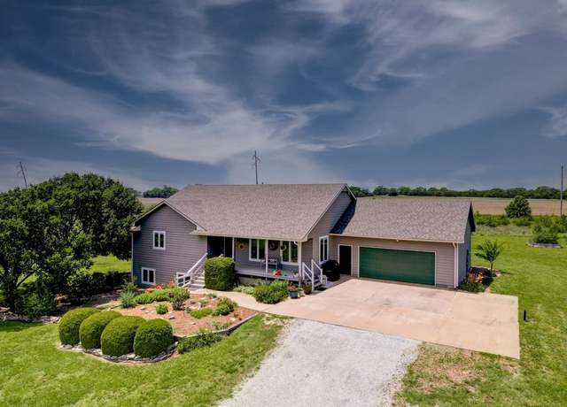Property at 10 Leed Rd, Winfield, KS 67156, 5 beds, 4 baths