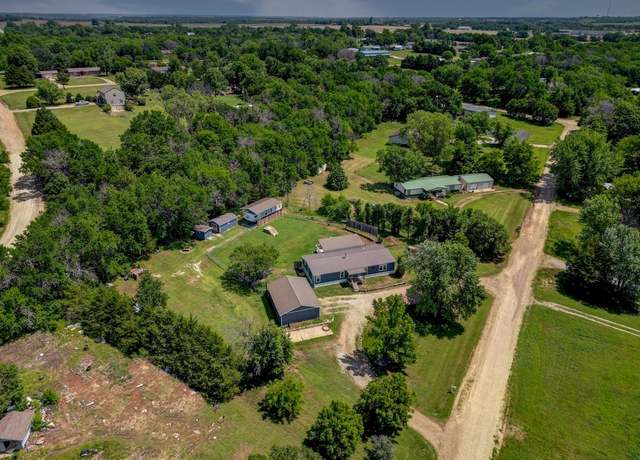 Property at 10714 284th Dr, Arkansas City, KS 67005, 4 beds, 2 baths
