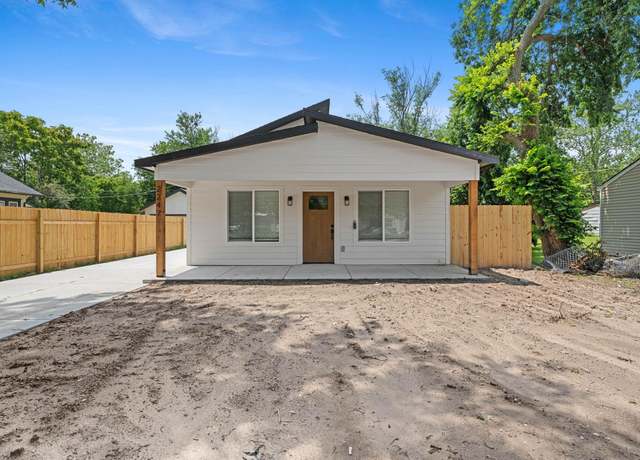 Property at 2247 S Santa Fe St, Wichita, KS 67211, 3 beds, 2 baths