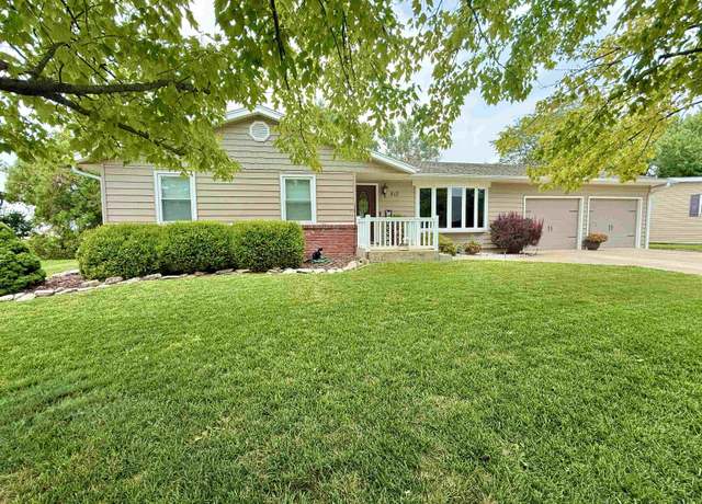 Property at 213 Floral Dr, Hillsboro, KS 67063, 4 beds, 2.5 baths