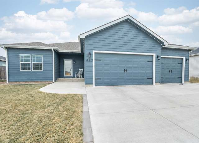Property at 613 Covey Ct, Salina, KS 67401, 5 beds, 3 baths