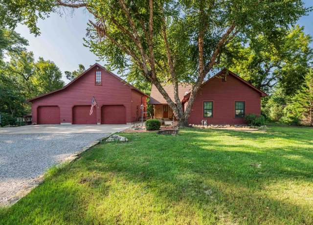 Property at 2826 N Wedgewood Dr, Wichita, KS 67204, 2 beds, 2 baths