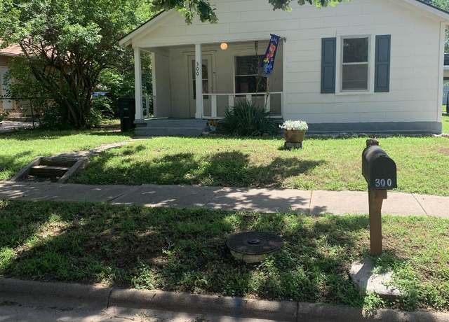 Property at 300 Poplar St, El Dorado, KS 67042, 3 beds, 1 bath