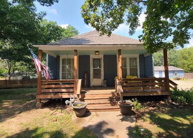 Property at 318 N Poplar St, Wellington, KS 67152, 5 beds, 3 baths