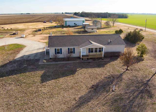 Property at 1606 S 10th Ave, Mcpherson, KS 67460, 5 beds, 3 baths