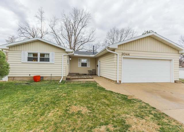 Property at 2044 Quincy Cir, Salina, KS 67401, 6 beds, 3 baths