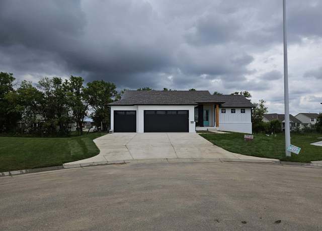 Property at 2501 N Emerald Ct, Andover, KS 67002, 5 beds, 5 baths