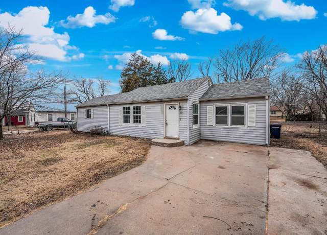 Property at 325 N Hillcrest St, El Dorado, KS 67042, 3 beds, 2 baths