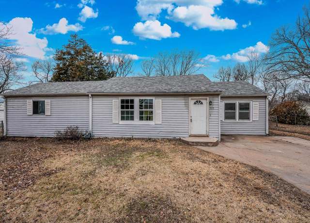 Property at 325 N Hillcrest St, El Dorado, KS 67042, 3 beds, 2 baths