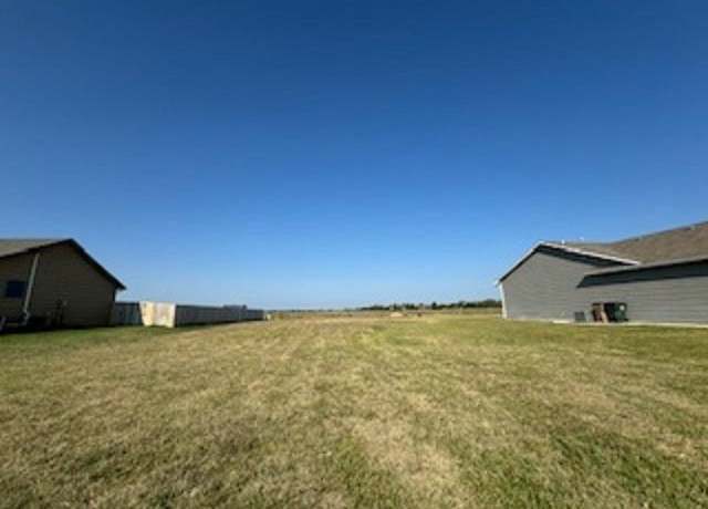 Property at 821 South Meadows Dr, Hesston, KS 67062