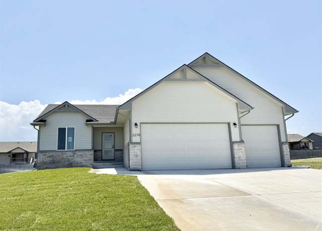 Property at 2279 S Chateau Ct, Wichita, KS 67207, 5 beds, 3 baths