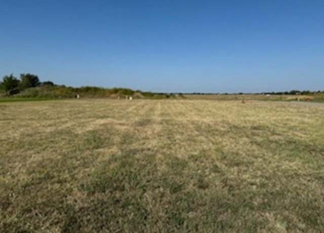 Property at 841 South Meadows Dr, Hesston, KS 67062