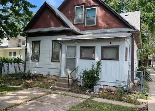 Property at 425 E 3rd, Newton, KS 67114, 4 beds, 1.5 baths