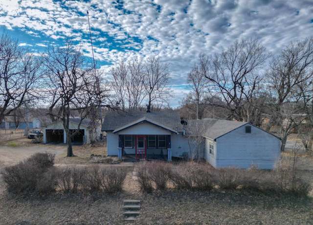 Property at 1219 W Kansas Ave, Arkansas City, KS 67005, 3 beds, 2 baths