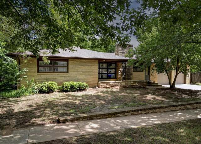 Property at 424 W Birch Ave, Arkansas City, KS 67005, 3 beds, 2 baths