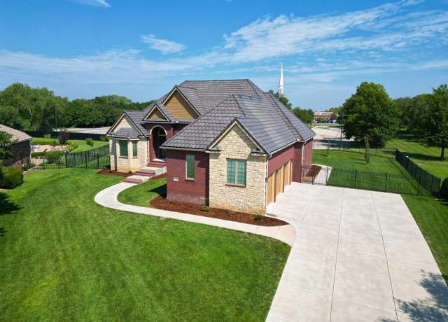 Property at 2901 N Fox Pointe Cir, Wichita, KS 67226, 5 beds, 4 baths