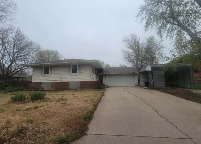 Property at 308 Brookside Dr, Newton, KS 67114, 4 beds, 2 baths