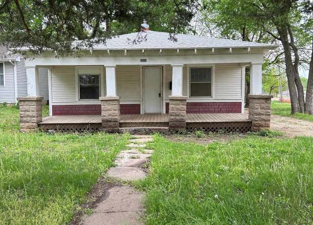Property at 1002 N Taylor, El Dorado, KS 67042, 3 beds, 1 bath