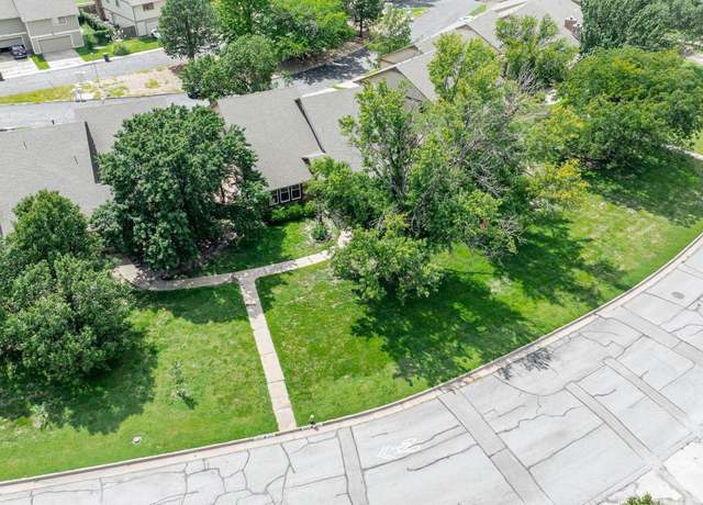 Property at 2409 N Bramblewood, Wichita, KS 67226, 3 beds, 2.5 baths