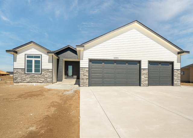 Property at 1201 Vista Sur Dr, Salina, KS 67401, 3 beds, 2 baths