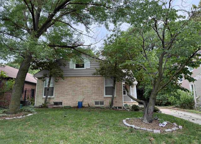 Property at 227 S Glendale St, Wichita, KS 67218, 3 beds, 2 baths