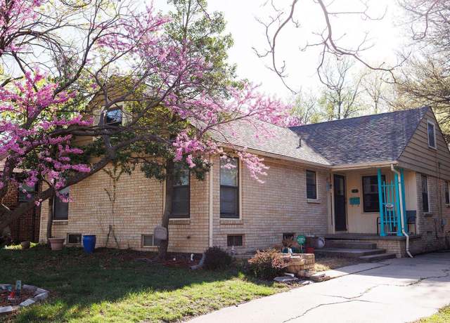 Property at 227 S Glendale St, Wichita, KS 67218, 3 beds, 2 baths