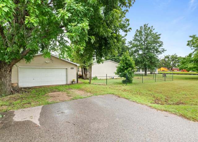 Property at 7048 Shahin Dr, Haysville, KS 67060, 3 beds, 2 baths
