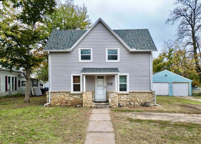Property at 712 S C St, Arkansas City, KS 67005, 3 beds, 1 bath