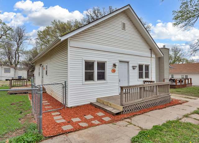 Property at 524 S Star St, El Dorado, KS 67042, 3 beds, 2 baths