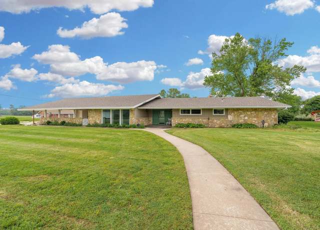 Property at 201 W Juniper St, Hillsboro, KS 67063, 3 beds, 3 baths