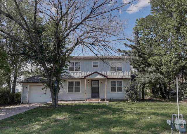 Property at 704 W Grand Ave, Hillsboro, KS 67063, 3 beds, 2 baths