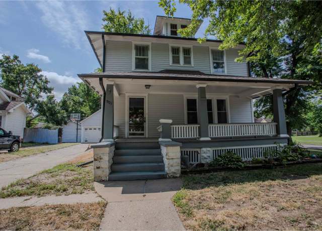 Property at 901 E 8th Ave, Winfield, KS 67156, 4 beds, 2.5 baths
