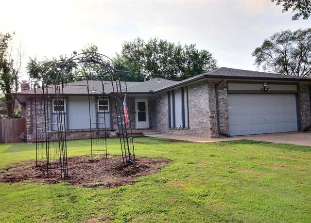 Property at 1213 N 1st, Mulvane, KS 67110, 5 beds, 2 baths