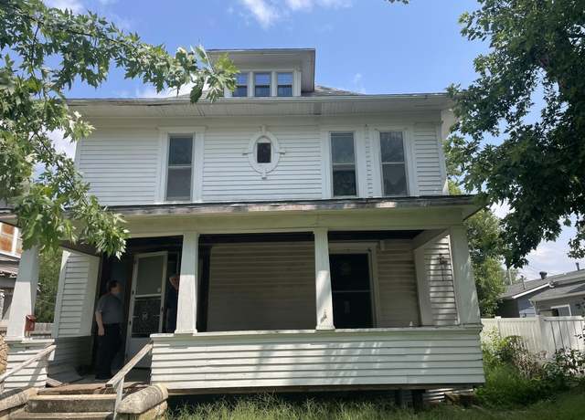 Property at 307 E 10th St, Wellington, KS 67152, 4 beds, 2 baths