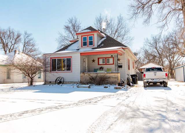 Property at 911 E 8th St, Newton, KS 67114, 3 beds, 2 baths