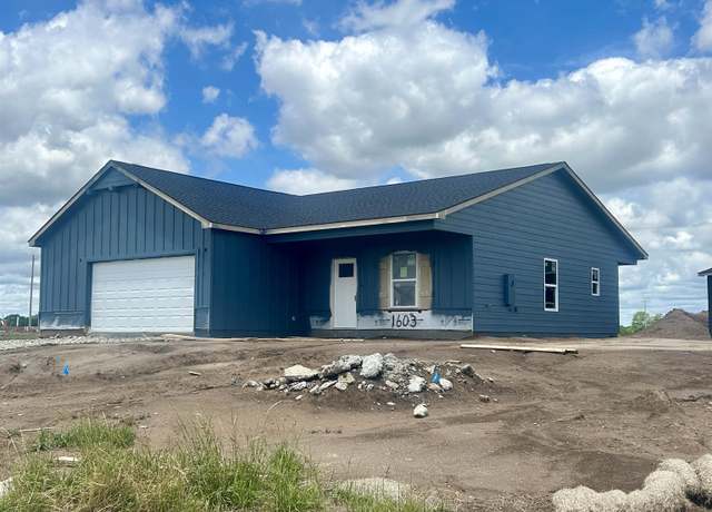 Property at 1603 N Emerald Valley Dr, Mulvane, KS 67110, 3 beds, 2 baths