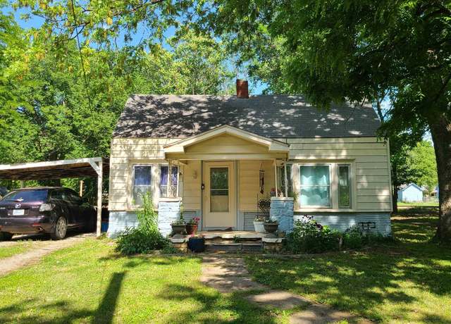 Property at 304 Minnesota St, Winfield, KS 67156, 3 beds, 1.5 baths