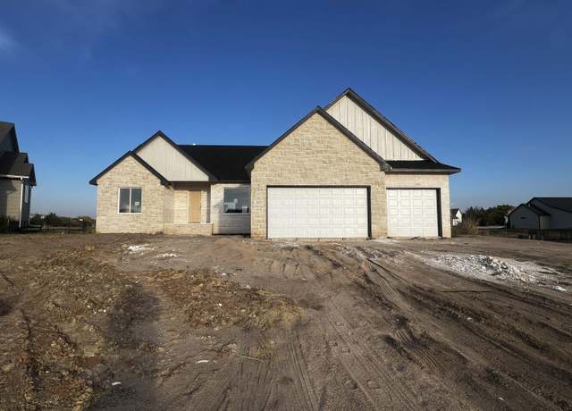Property at 14010 E Willowgreen Ct, Wichita, KS 67230, 5 beds, 3 baths