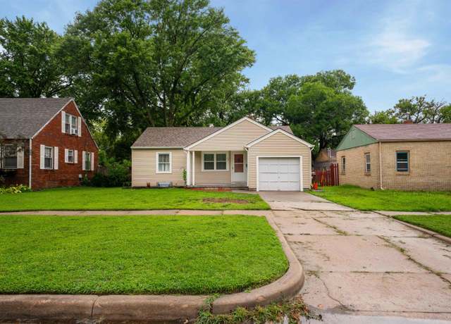 Property at 121 S Saint Paul St, Wichita, KS 67213, 2 beds, 1 bath