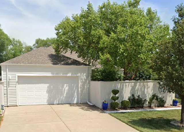 Property at 806 N Woodridge, Wichita, KS 67206, 2 beds, 2.5 baths