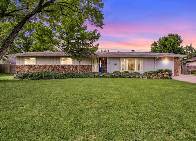 Property at 916 Trinity Dr, Newton, KS 67114, 3 beds, 1.5 baths