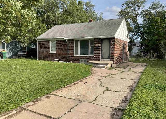 Property at 2219 E Stadium Dr, Wichita, KS 67214, 4 beds, 2 baths