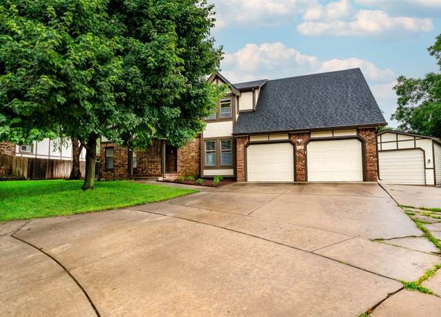 Property at 915 N Toh N Hah Ct, Wichita, KS 67212, 4 beds, 3.5 baths